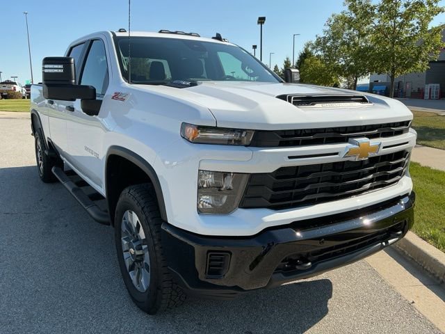 2025 Chevrolet Silverado 2500HD Custom photo 2