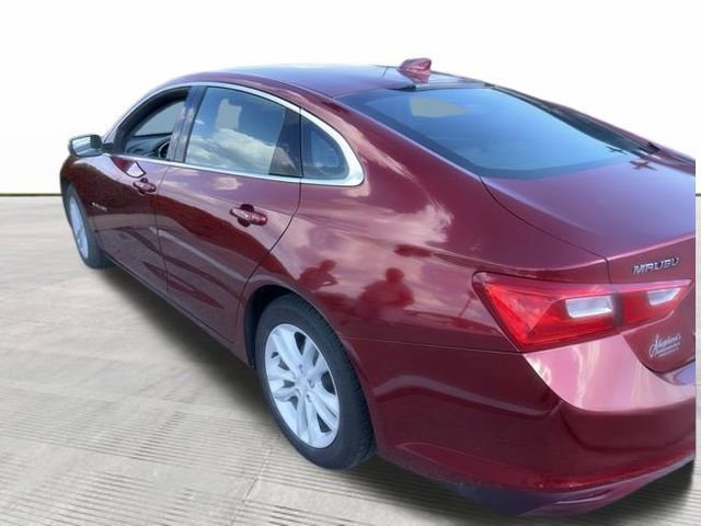 2017 Chevrolet Malibu 1LT photo 2