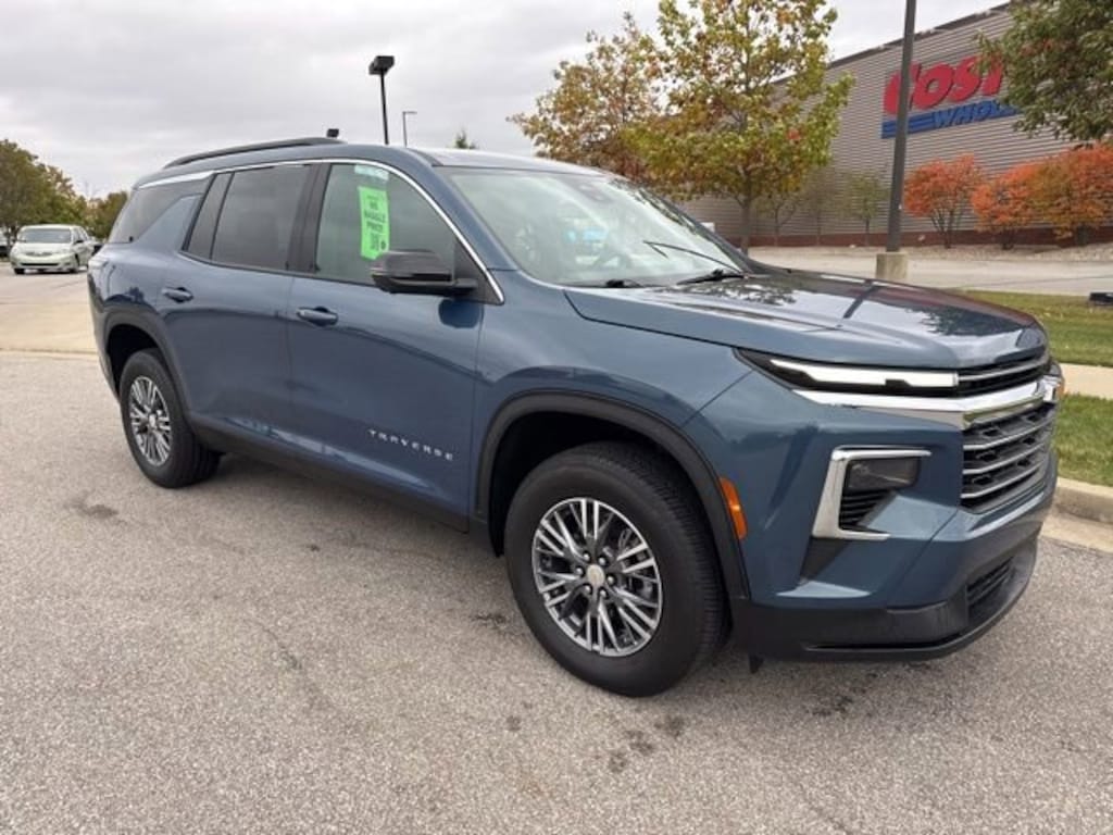 Used 2024 Chevrolet Traverse LT SUV
