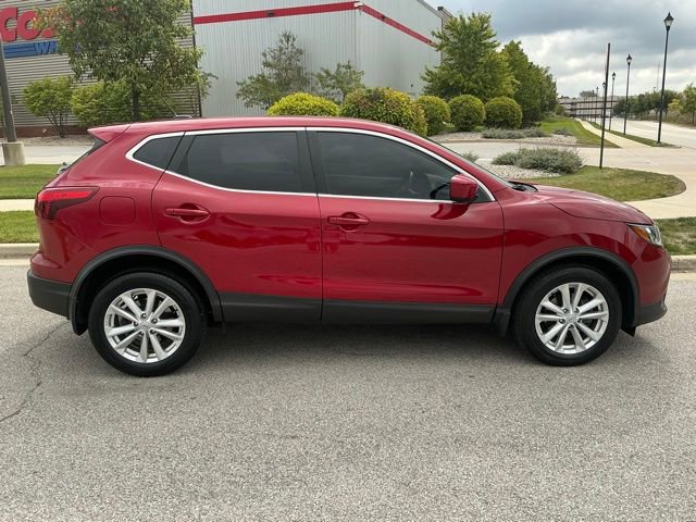 2017 Nissan Rogue Sport S photo 2