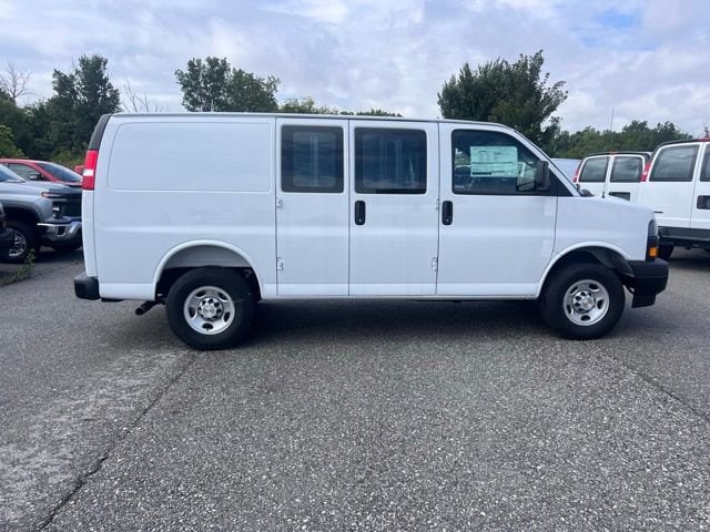 2025 Chevrolet Express Cargo Work Van - Photo 8