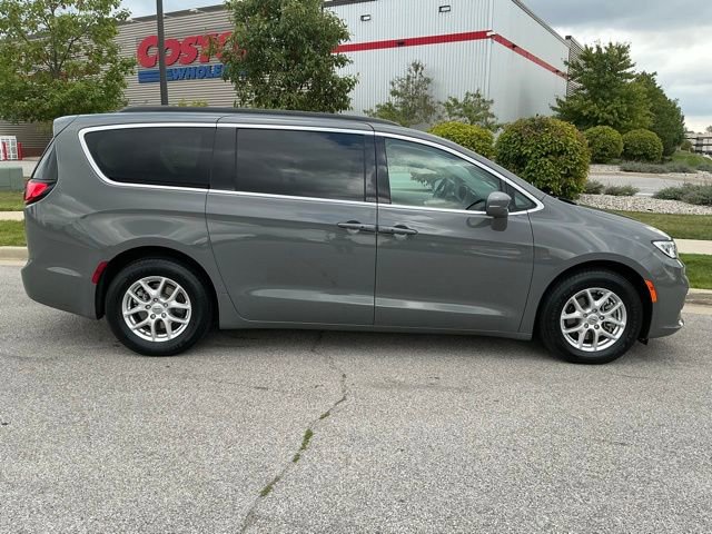 2022 Chrysler Pacifica Touring L photo 3