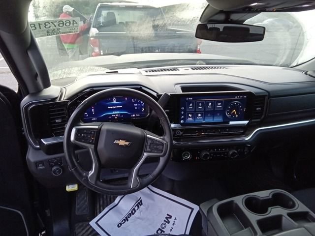 2023 Chevrolet Silverado 1500 LT photo 3