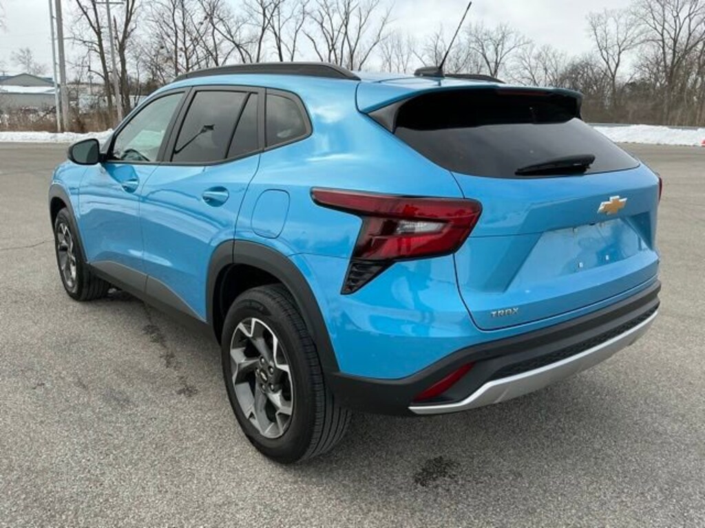 Used 2025 Chevrolet Trax LT SUV