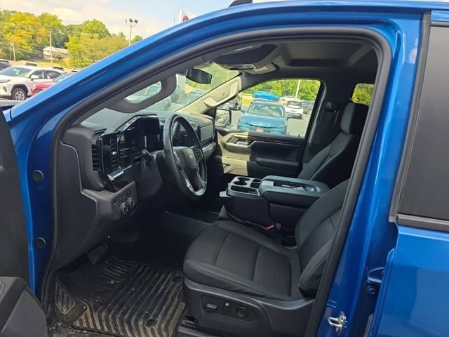 2024 Chevrolet Silverado 1500 LT photo 3