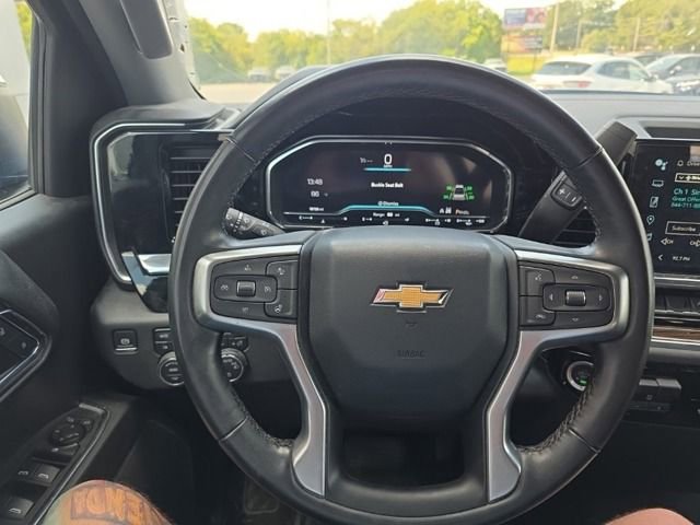 2024 Chevrolet Silverado 1500 LT photo 2
