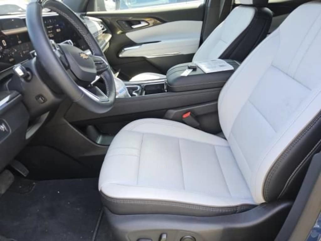Used 2025 Chevrolet Traverse High Country SUV