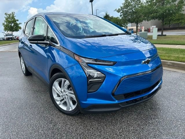 Used 2022 Chevrolet Bolt EV LT with VIN 1G1FW6S05N4105800 for sale in Fort Wayne, IN