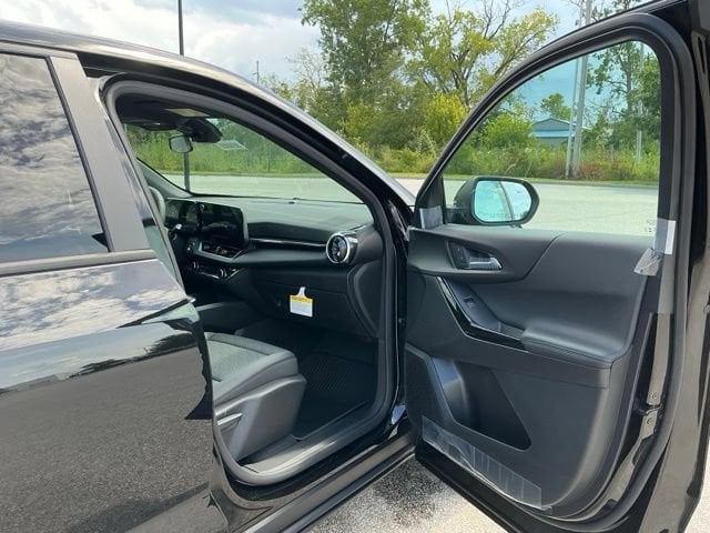 2027 Chevrolet Equinox LT - Photo 17