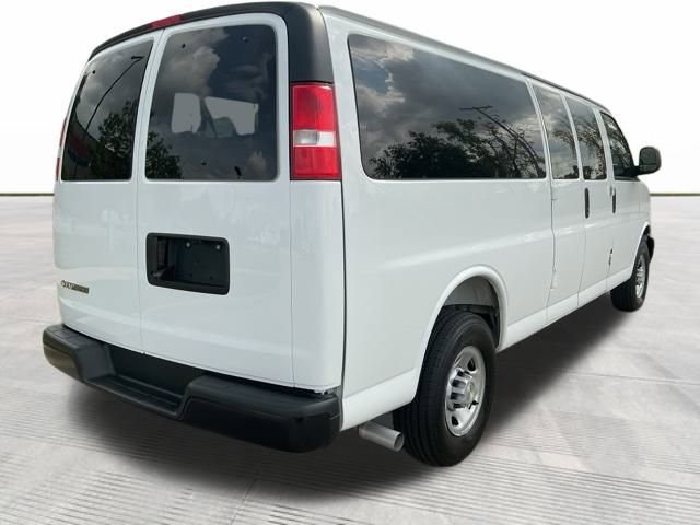 2025 Chevrolet Express Passenger 3500 Van photo 4