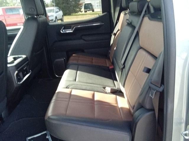 2024 Chevrolet Silverado 1500 High Country photo 3
