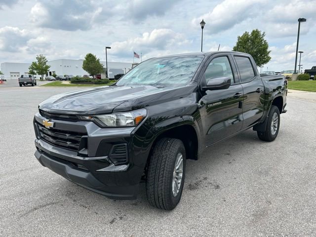 2025 Chevrolet Colorado Work Truck LT photo 2
