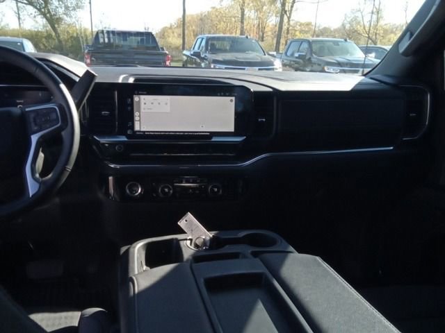 2024 Chevrolet Silverado 1500 LT photo 2