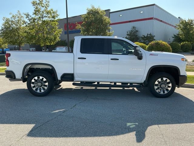 2025 Chevrolet Silverado 2500HD Custom photo 3