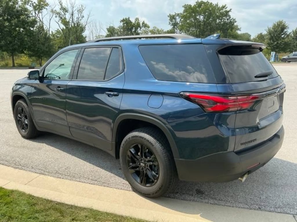 Used 2023 Chevrolet Traverse LT Cloth SUV