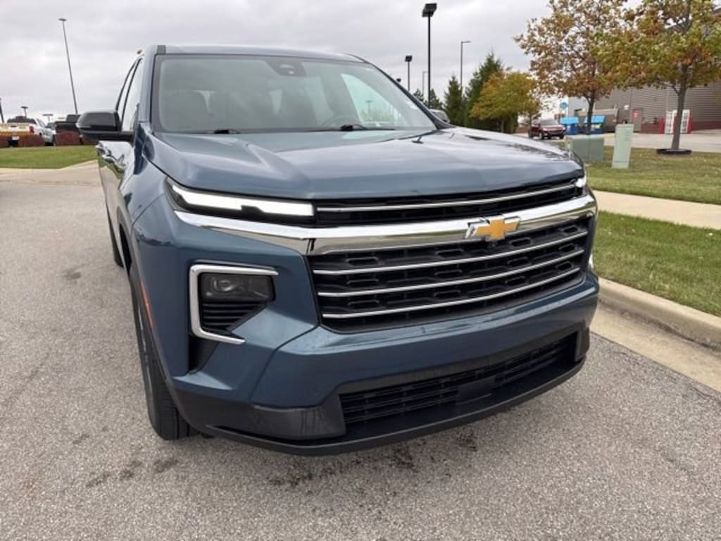 Used 2024 Chevrolet Traverse LT SUV