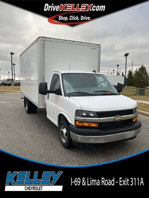 2025 Chevrolet Express Base's photo