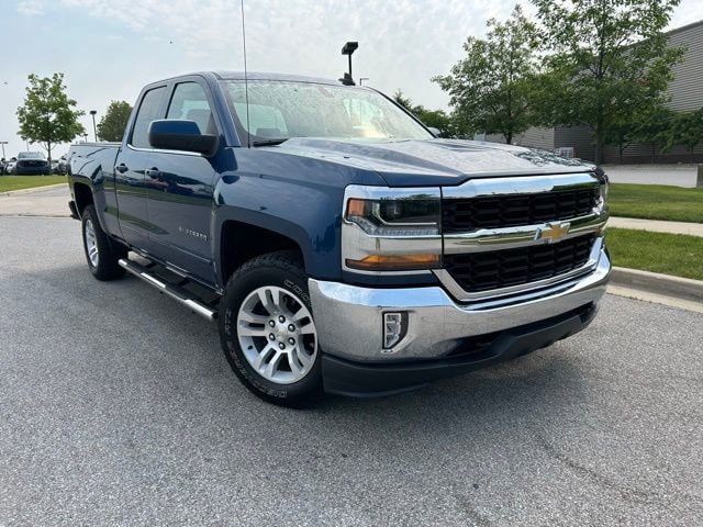 Used 2017 Chevrolet Silverado 1500 LT with VIN 1GCVKREC8HZ165552 for sale in Fort Wayne, IN