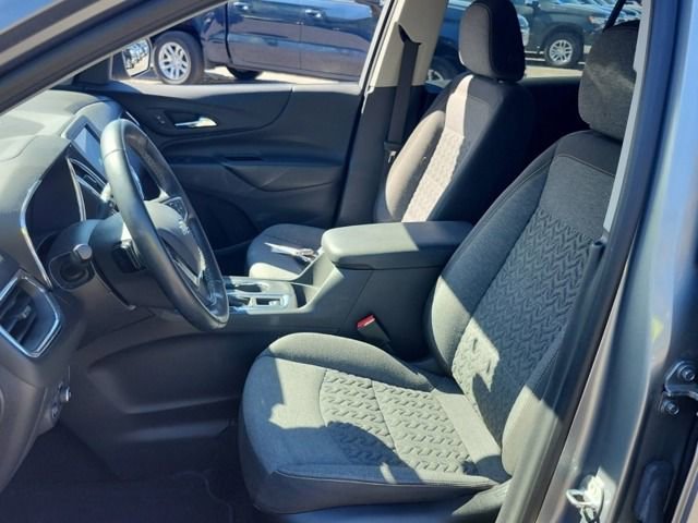 2023 Chevrolet Equinox LT photo 2