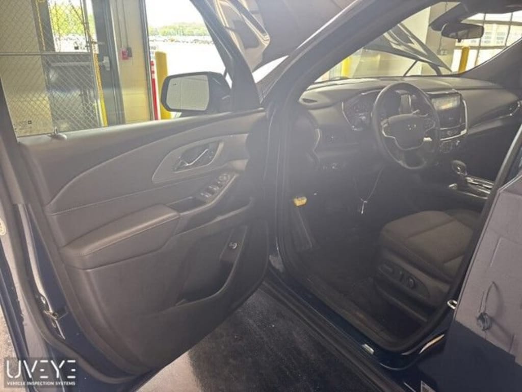 Used 2023 Chevrolet Traverse LT Cloth SUV