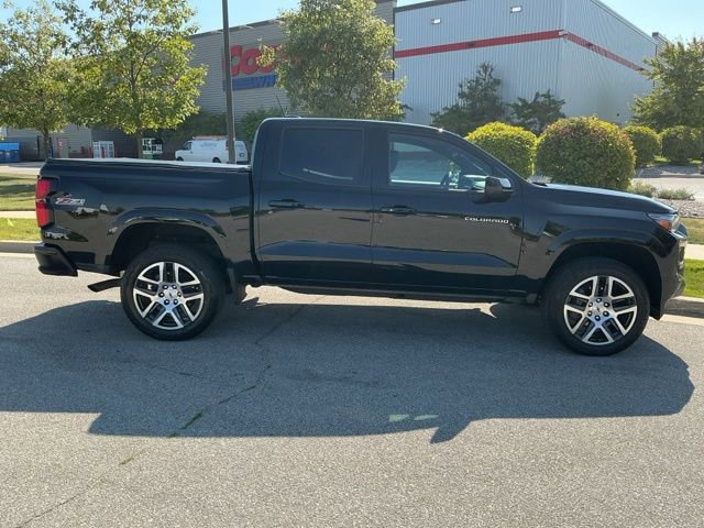 2023 Chevrolet Colorado Z71 photo 2