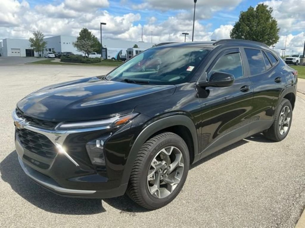 Used 2025 Chevrolet Trax LT SUV