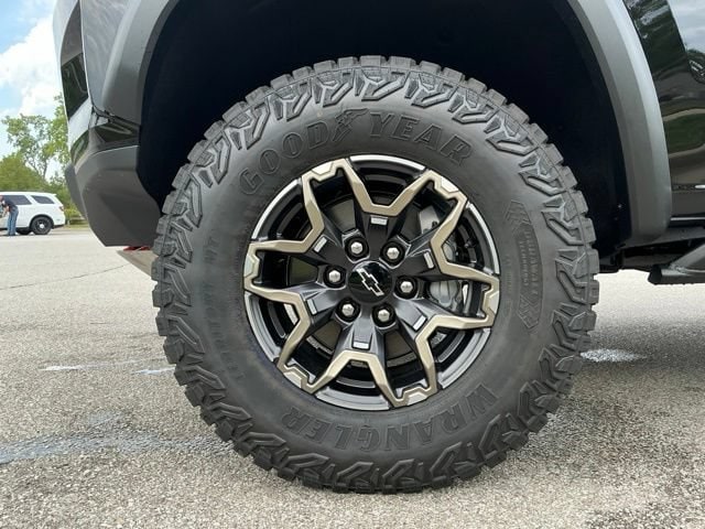 2026 Chevrolet Colorado ZR2 - Photo 15