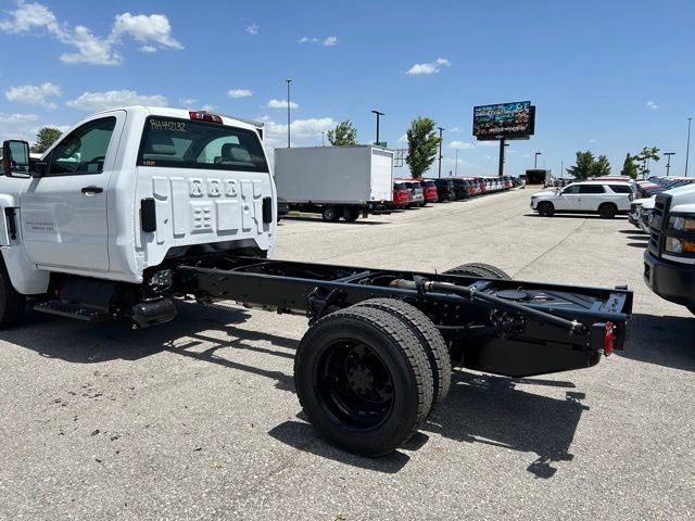 2024 Chevrolet Silverado 5500HD Work Truck photo 3