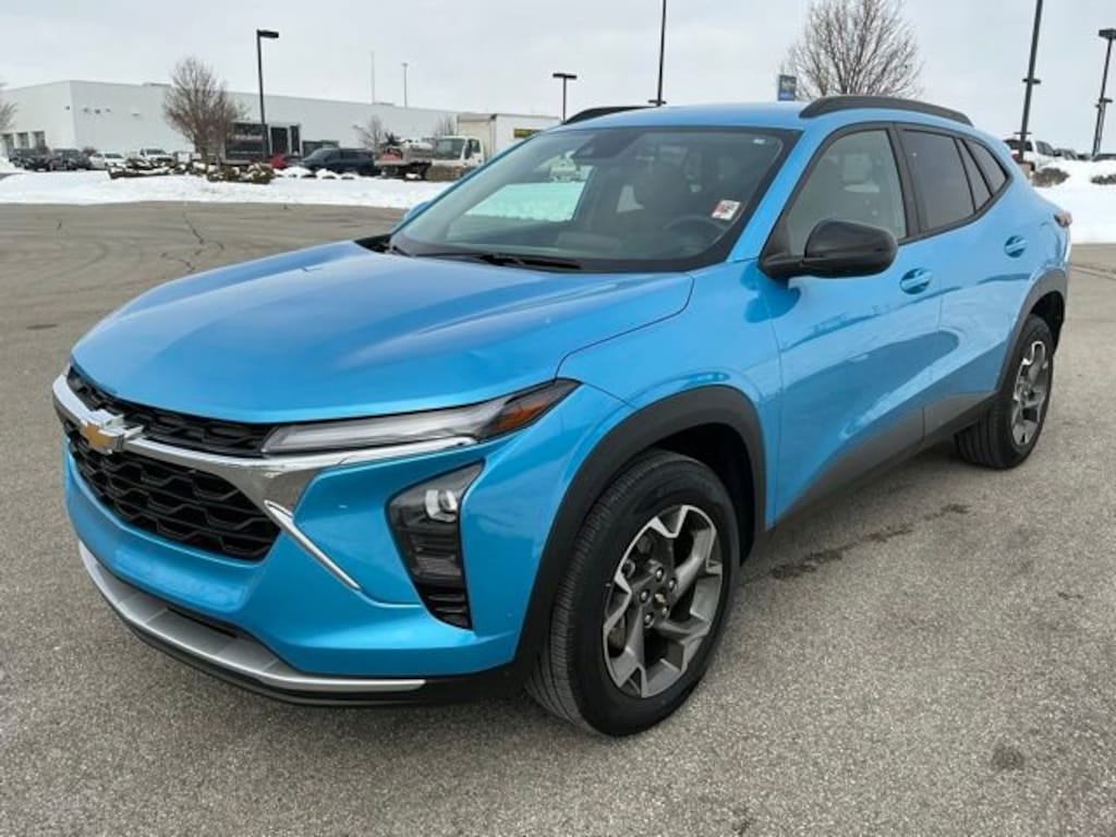 Used 2025 Chevrolet Trax LT SUV