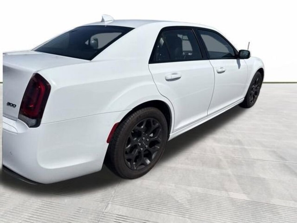 Used 2022 Chrysler 300 Touring L