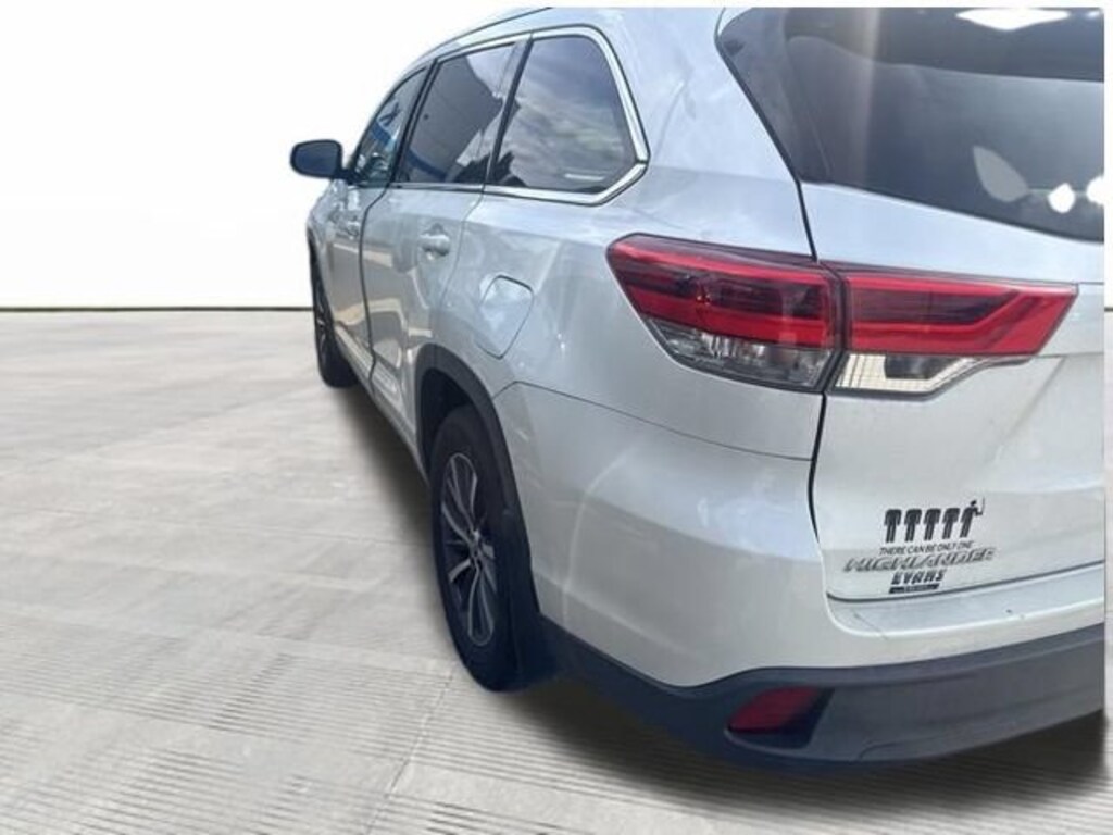 Used 2018 Toyota Highlander SE