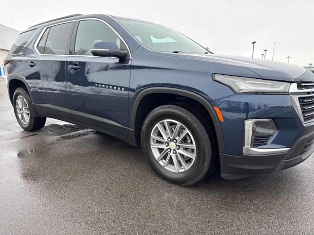 Used 2023 Chevrolet Traverse LT Cloth SUV