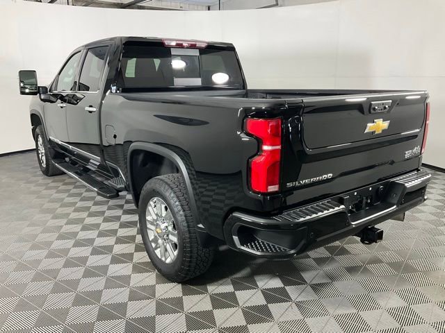 2024 Chevrolet Silverado 3500HD High Country photo 3