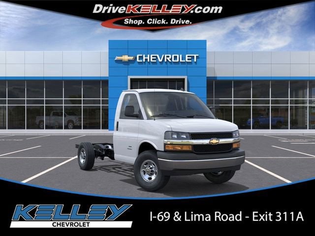 2025 Chevrolet Express Cutaway Base's photo