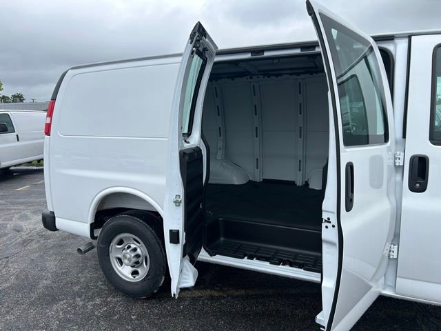 2025 Chevrolet Express Cargo 2500 Van photo 2