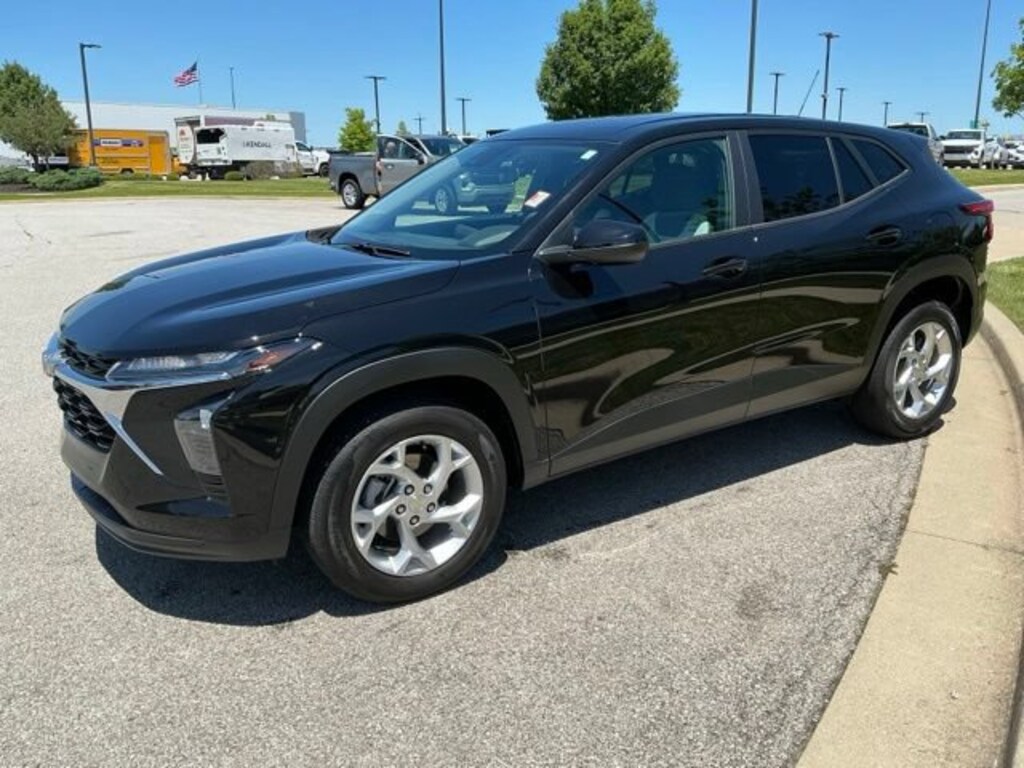 Used 2025 Chevrolet Trax LS SUV
