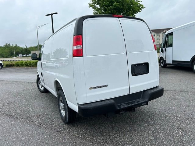 2025 Chevrolet Express Cargo 2500 Van photo 4