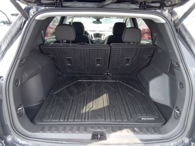 2024 Chevrolet Equinox LT photo 2