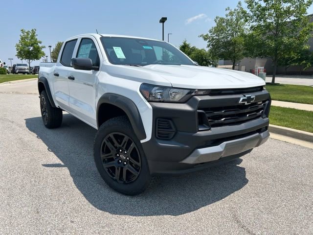 2025 Chevrolet Colorado Trail Boss photo 2