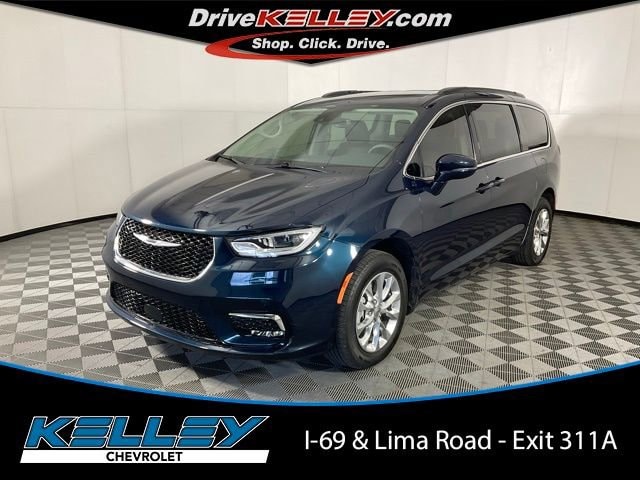 2022 Chrysler Pacifica Touring L's photo