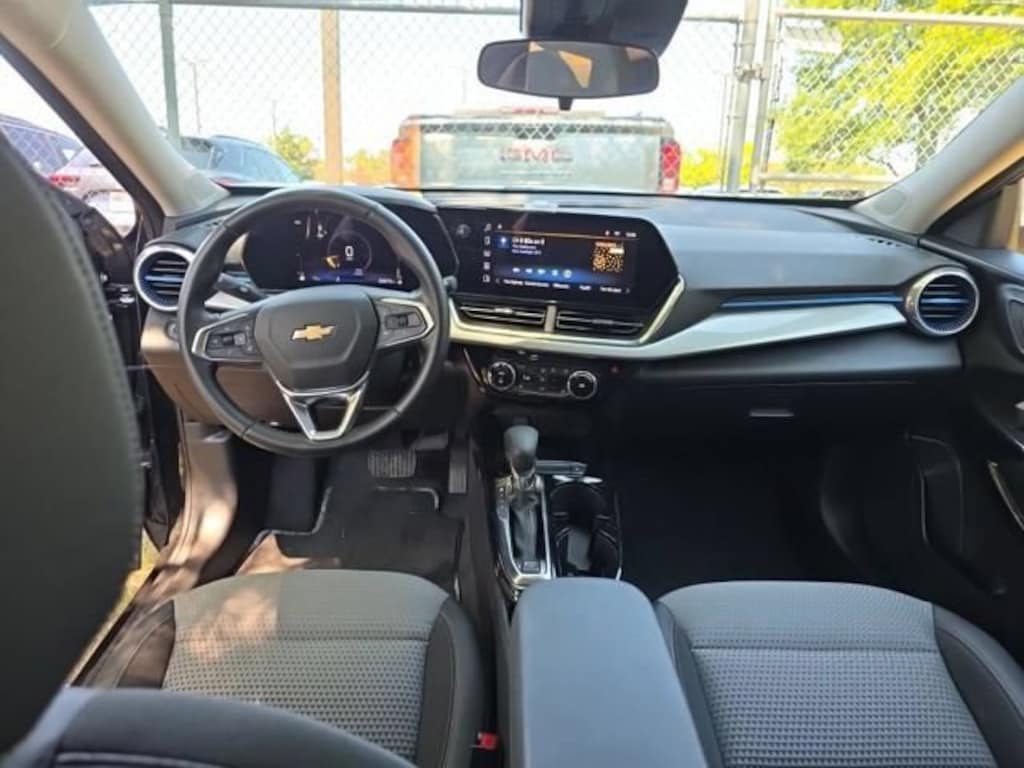 Used 2025 Chevrolet Trax LT SUV