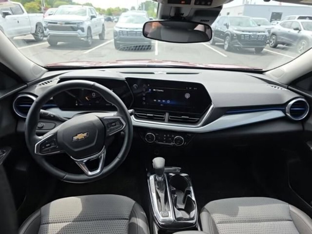 Used 2025 Chevrolet Trax LT SUV