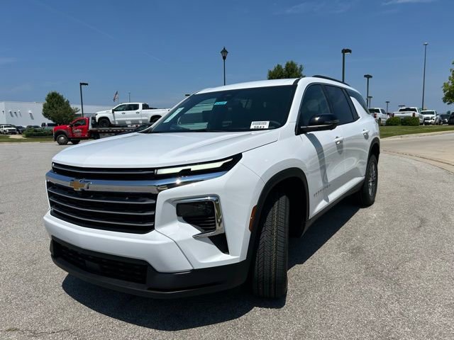 2026 Chevrolet Traverse photo 2
