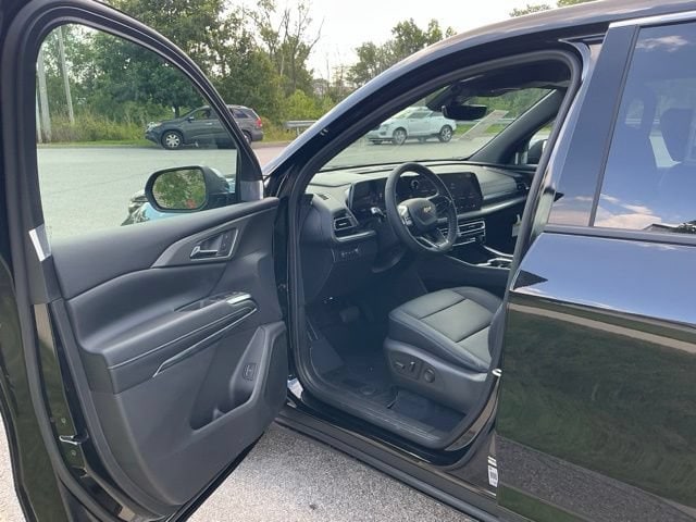 2027 Chevrolet Traverse LT - Photo 15