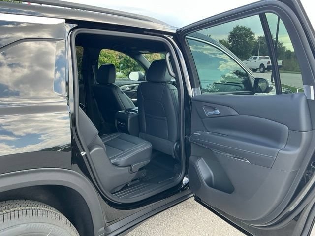 2027 Chevrolet Traverse LT - Photo 18