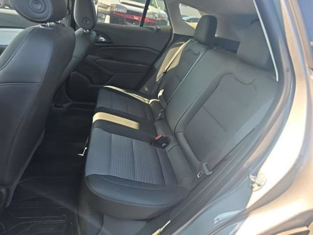 Used 2025 Chevrolet Trax LT SUV