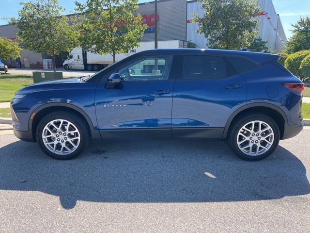2023 Chevrolet Blazer 2LT photo 2