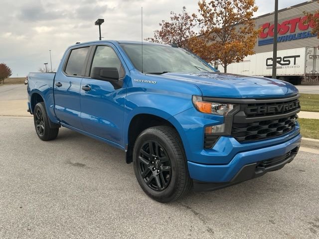 2023 Chevrolet Silverado 1500 Custom photo 2