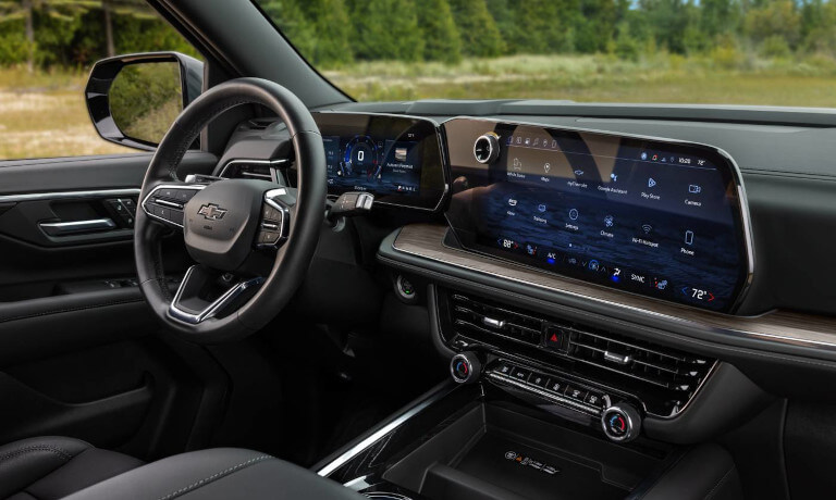 2025 Chevy Tahoe dashboard and infotainment system