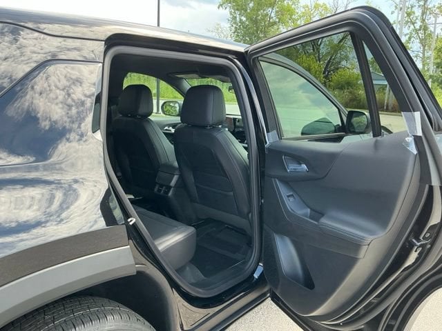 2027 Chevrolet Equinox LT - Photo 18